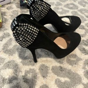 Steve Madden size 9 bow diamond back detail platform pump